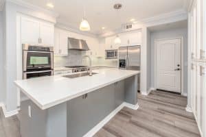 A picture of a well-organized kitchen.